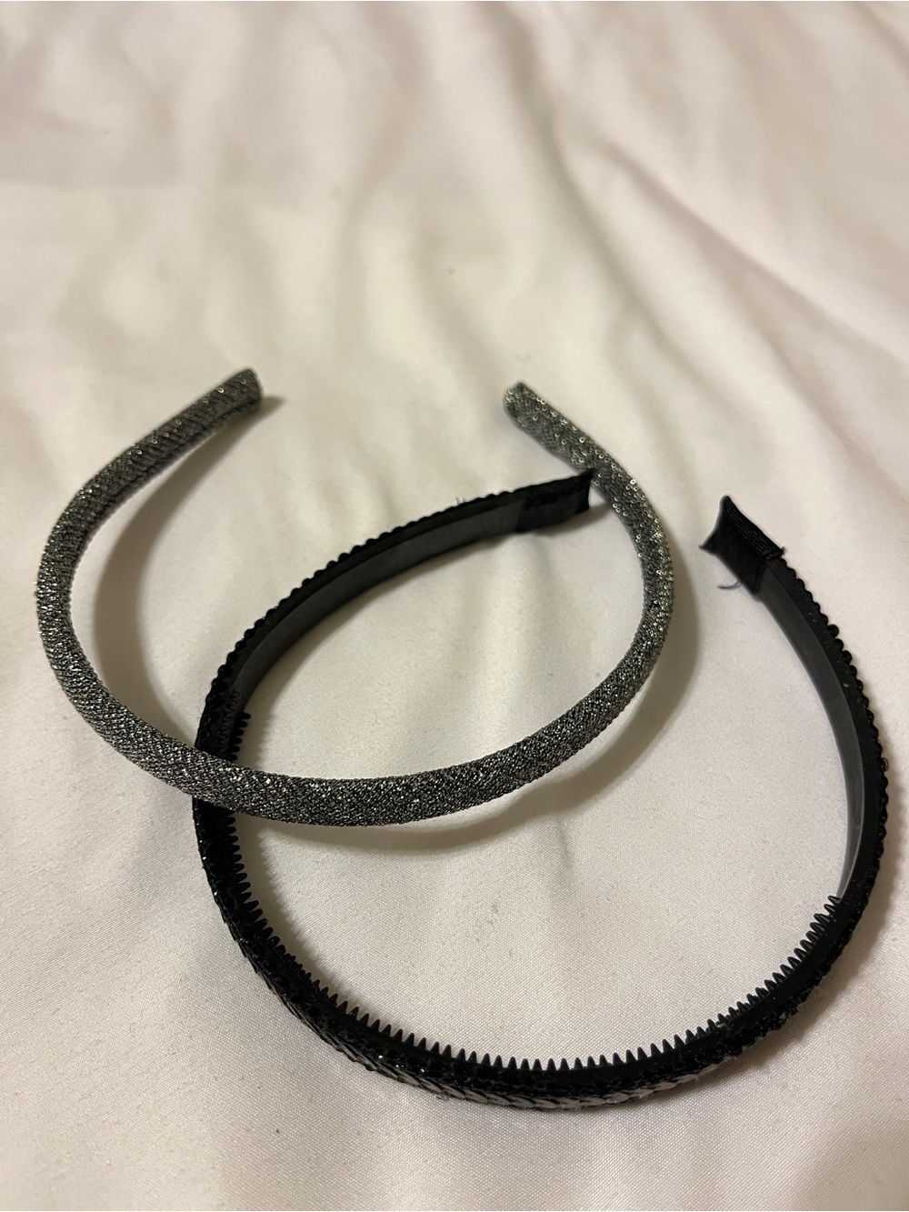 Set of 2 Women’s Sparkly Headbands Black Sequin & Silver Glitter Tooth Comb